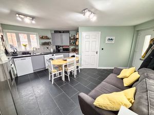 Photo 19- click for photo gallery